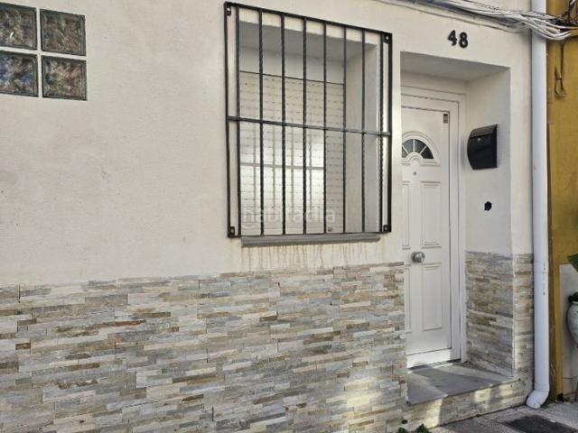 Casa en venta en Castellón de la Plana, El Grao. *Casa Pareada en El Grao de Castellón: Un Hogar con Encanto Tradicional*. Casas Castellón de la.