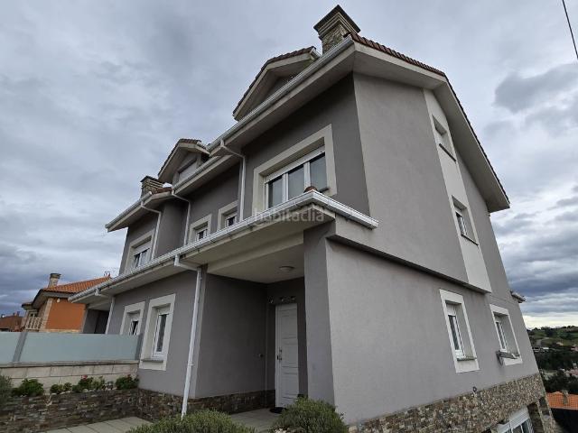 Casa en venta en Castrillón, Santa María del Mar El Puerto. CHALET PAREADO CON VISTAS AL MAR. Casas.