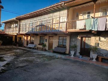 Casa en venta en Castrillón, Pillarno. Dos casas, cuadra, almacén, hórreo en La Cruz de Illas Avilés Asturias. Casas.