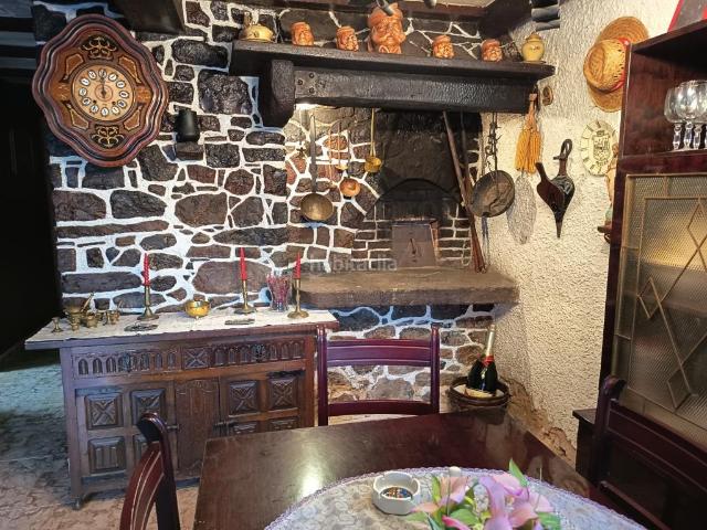 Casa en venta en Castrillón, Pillarno. Dos casas, cuadra, almacén, hórreo en La Cruz de Illas Avilés Asturias. Casas.