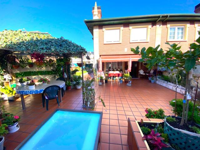 Casa en venta en Castro Urdiales, Cotolino. Casa Chalet pareado en venta en avenida de Chinchapapa 2, Castro Urdiales. Casas Castro.
