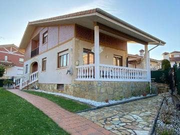 Casa en venta en Castro Urdiales, Mioño Santullán. Casas Castro.