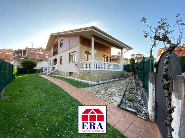 Casa en venta en Castro Urdiales, Mioño Santullán. Casas Castro.