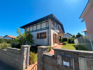 Casa en venta en Castro Urdiales, Samano. Casa Chalet independiente en venta en CA 520 3, Castro Urdiales. Casas Castro.