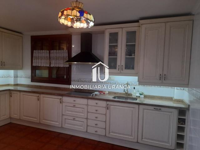 Casa en venta en Castro Urdiales, Samano. Exclusivo chalet independiente en Sámano Amplio, luminoso y con parcela privada. Casas Castro.