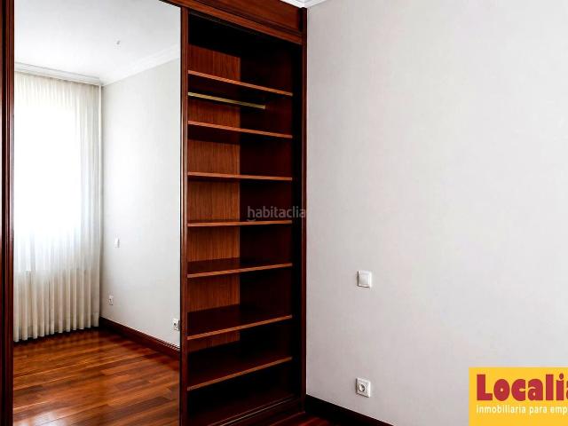 Casa en venta en Castro Urdiales, Samano. Vivienda con restaurante y aparcamiento, Castro Urdiales. Casas Castro.