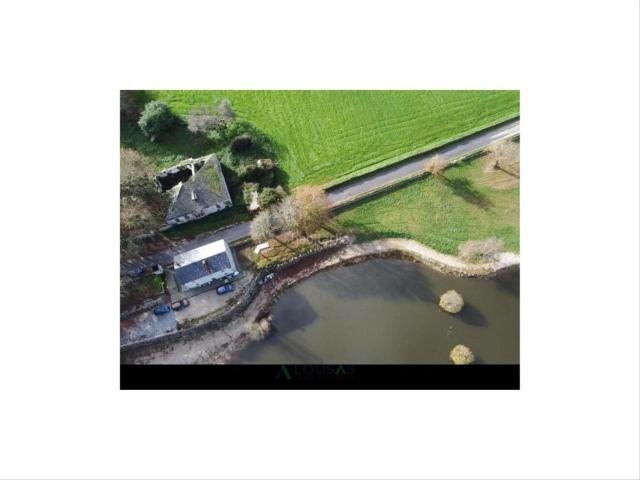 Casa en venta en Castroverde. Finca rústica con lago privado. Casas.