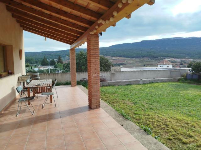Casa en venta en Capçanes. Descobreix la teva nova llar amb les millors vistes al sud del Priorat, Capçanes. Casas.