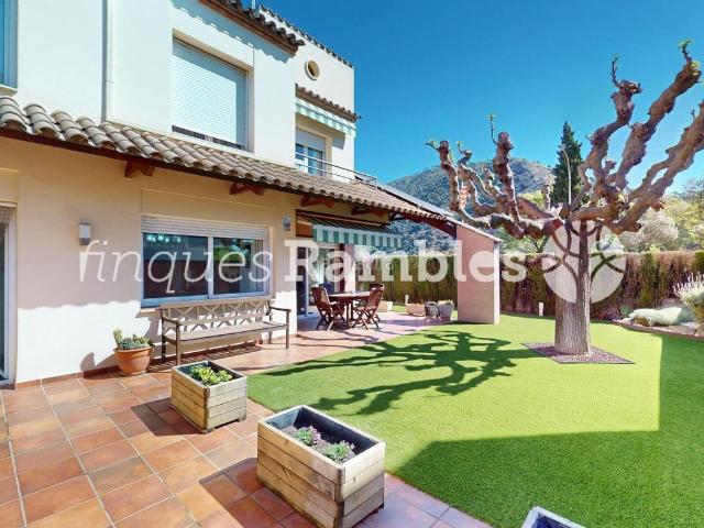 Casa en venta en Capellades. GRAN OPORTUNITAT A CAPELLADES. Casa impecable amb jardí. Casas.