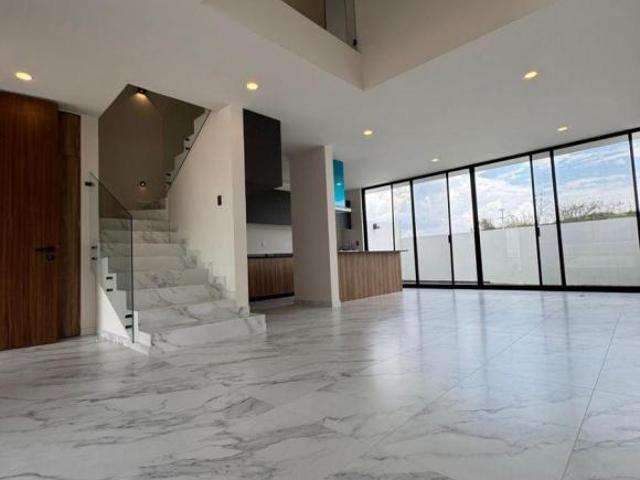 CASA EN VENTA EN CAPITAL NORTE, COTO NARA