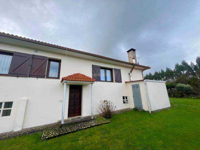 Casa en venta en Carballo. Casa en venta en Carballo, 4 dormitorios. Casas.
