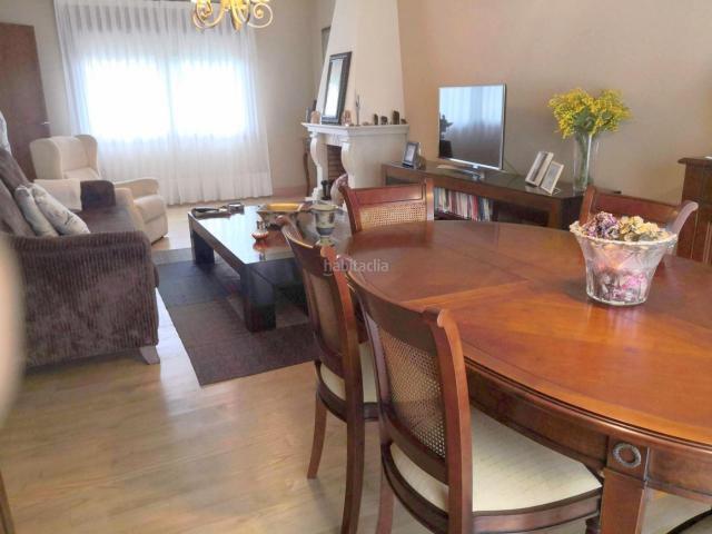 Casa en venta en Carballo. Excelente casa con finca de 2300 metros en Carballo. Casas.