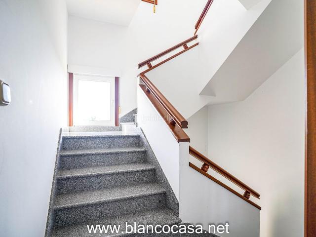 Casa en venta en Carballo. EDIFICACIÓN de 2 VIVIENDAS SÓTANO BAJO COMERCIAL y con amplio TERRENO en BertoaCarballo!. Casas.