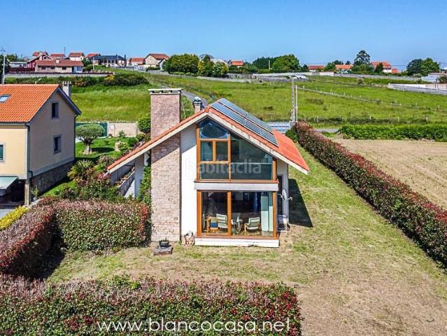Casa en venta en Carballo. ESPECTACULAR CHALET con TERRENO de 2.232 m2 en BertoaCarballo. Casas.
