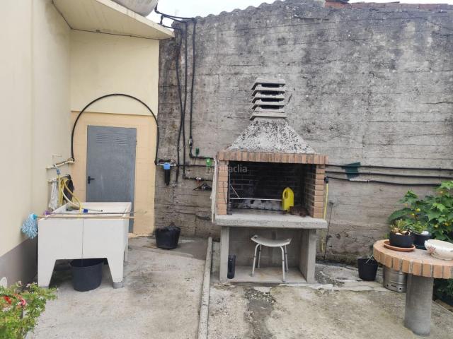 Casa en venta en Carballo. Impresionante Casa de Dos Plantas con Amplio Terreno en Freixal Sofán Carballo. Casas.