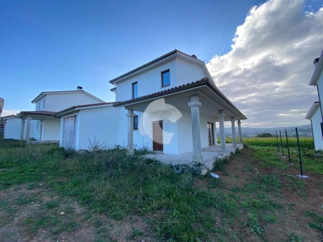 Casa en venta en Carballo. Se vende vivienda unifamiliar independiente en Lugar Piñeiro, Carballo, una oportunidad ideal para quienes buscan un entorno tranq. Casas.