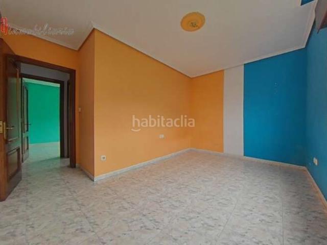 Casa en venta en Cariño. Casa independiente con garaje y dos viviendas en Cariño, a un paso de la costa. Casas.