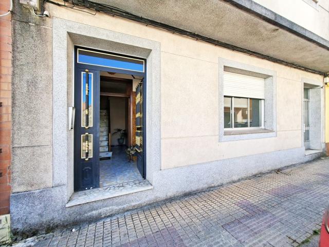 Casa en venta en Cariño. * HAZTE CON DOS PISOS + BAJO Y ÁTICO A SOLO 300 METROS DE LA PLAYA *. Casas.
