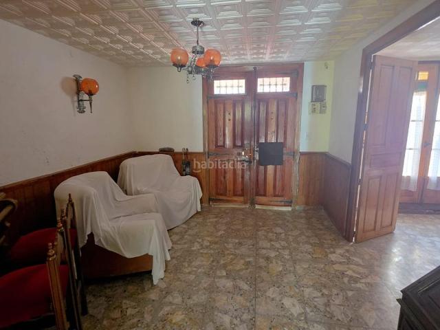Casa en venta en Cariñena. Gran oportunidad en Cariñena! Casa con encanto, amplio patio privado y chimenea. Casas.
