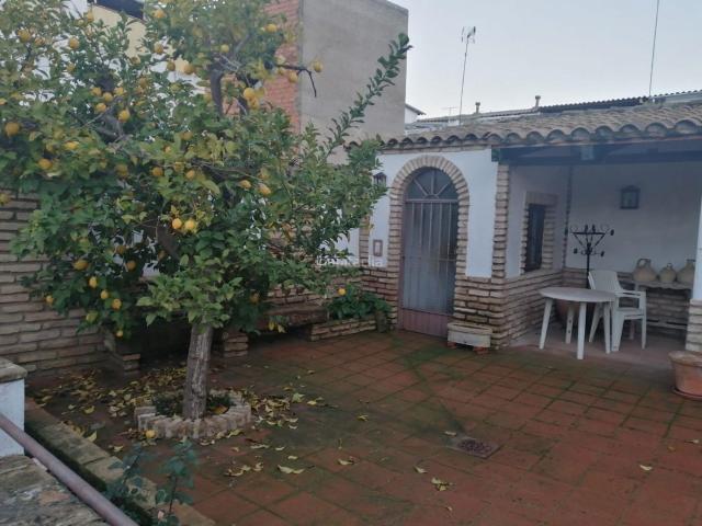 Casa en venta en Carpio El. ESPECTÁCULAR VIVIENDA EN PLENO CORAZÓN DE LA LOCALIDAD. Casas Carpio.