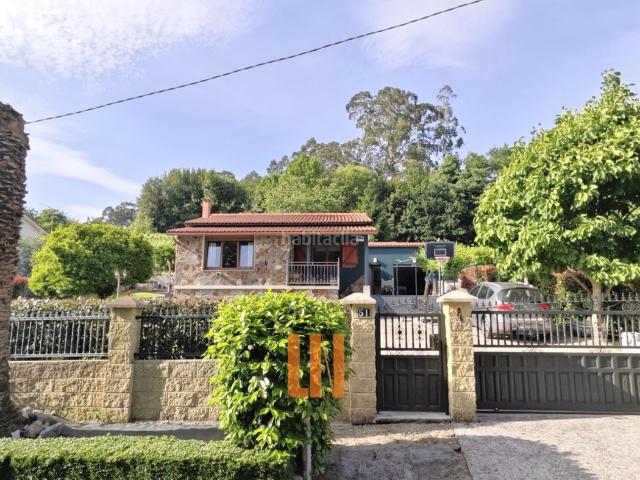 Casa en venta en Carral. Vivienda unifamiliar en planta baja con una bonita y amplia parcela de 1700 metros y un cuidado jardín. Casas.