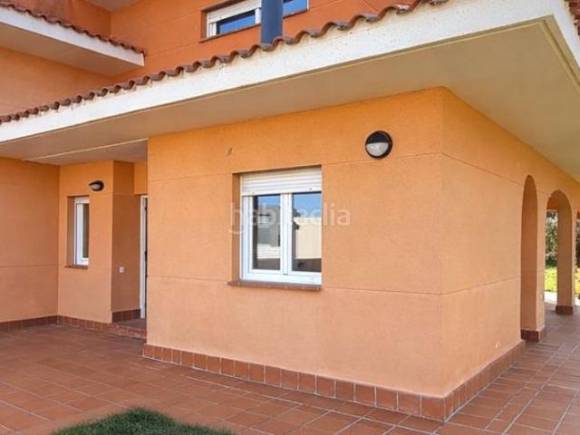 Casa en venta en Carrascal de Barregas. Chalet Adosado, Ideal para INVERTIR o para VIVIR. NO COBRAMOS HONORARIOS AL COMPRADOR. Casas Carrascal de.