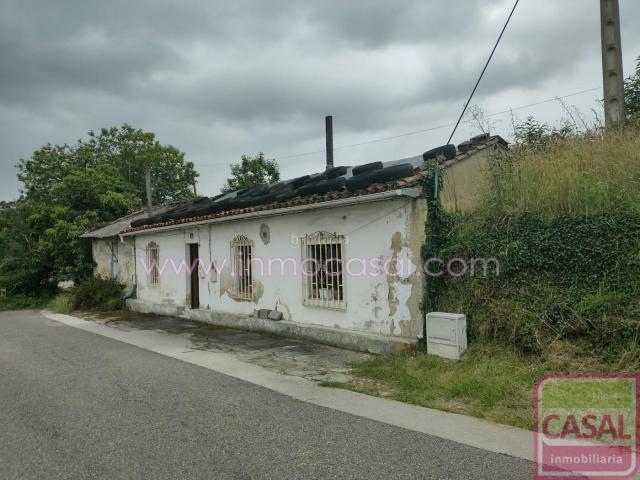 Casa en venta en Carreño. Casa para rehabilitar en un entorno rural muy tranquilo en el concejo de Carreño, a dos kilómetros de Cancienes y de la zona de Ta. Casas.