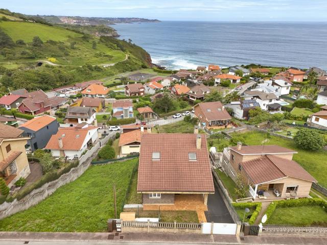 Casa en venta en Carreño. Chalet independiente con VISTAS AL MAR en Urbanización Xivares Le presentamos una exclusiva vivienda unifamiliar independiente u. Casas.