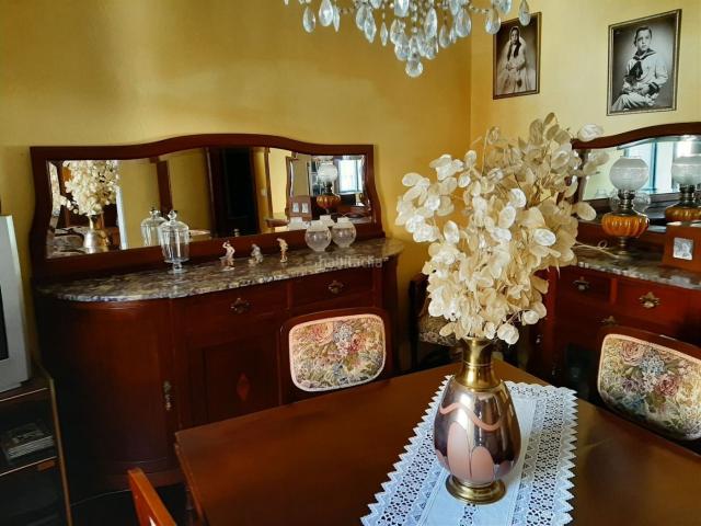 Casa en venta en Carreño. EN PLENO CENTRO A POCOS METROS DE LA PLAYA Y EL PUERTO SE VENDE CASA CON DOS VIVIENDAS INDEPENDIENTES Y GARAJE. Casas.