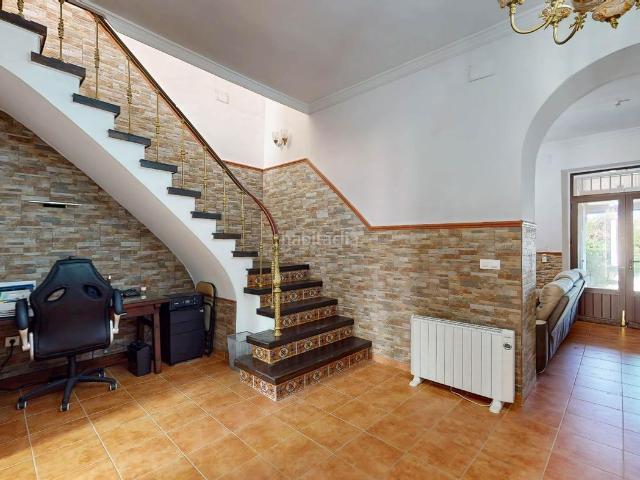 Casa en venta en Carrión de los Céspedes. Hay viviendas que cuentan historias. Y esta es una de ellas. Casas Carrión de los.