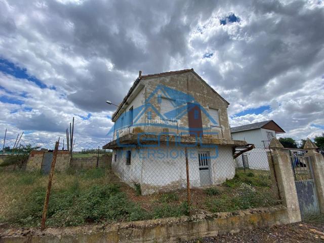 Casa en venta en Carrizo. CASA EN VENTA EN CARRIZO LEÓN. Casas.