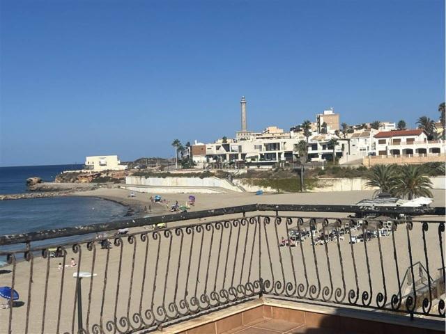 Casa en venta en Cartagena, Cabo de Palos. Venta de una espaciosa casa en Cartagena. Casas.
