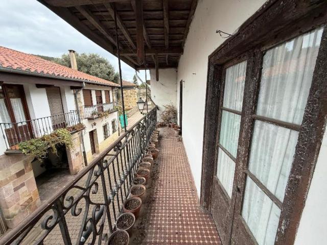 Casa en venta en Cartes. CASA CON GRAN POTENCIAL EN PLENO CAMINO REAL DE CARTES. Casas.