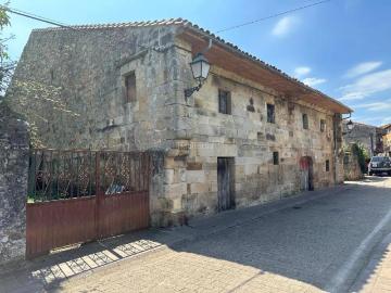 Casa en venta en Cartes. Majestuosa Casona Palacio de Los Maladinos, en pleno Camino Real de Cartes. Ubicada en el histórico Camino Real del pueblo de Cart. Casas.