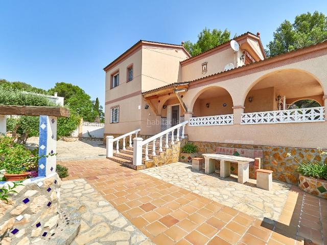 Casa en venta en Catllar El. Casa con piscina y jardín en L'Esplai Tarragoní, El Catllar. Casas Catllar.