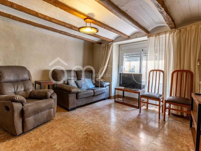 Casa adosada en venta en Catllar El. Superficie total 168 m, casa superficie útil 168 m, habitaciones dobles 5, 1 baño, antigüedad más de 50, calefacción gas natural. Casas adosadas Catllar.