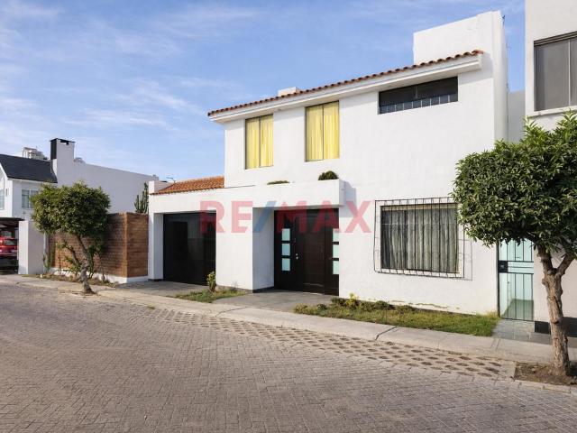 Casa en venta en Cayma a S/2,557,500