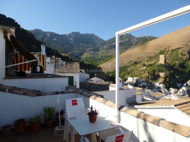 Casa en venta en Cazorla. GRAN CASA NUEVA CON GARAJE, AMPLIA TERRAZA CON EXCELENTES VISTAS 360 GRADOS Y PATIO. Casas.