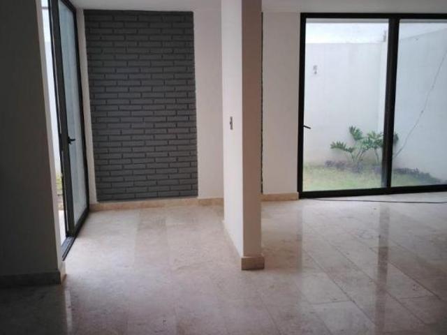 CASA EN VENTA EN CAÑADAS DEL ARROYO – 3 RECÁMARAS CON BAÑO