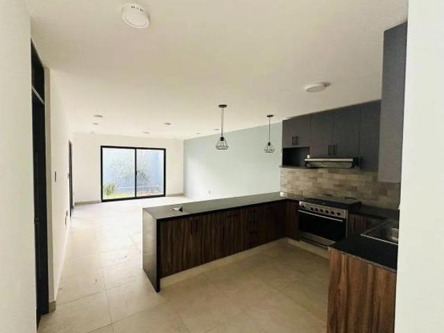 Casa en Venta en Cañadas del Arroyo, Corregidora, con Habitación en planta baja