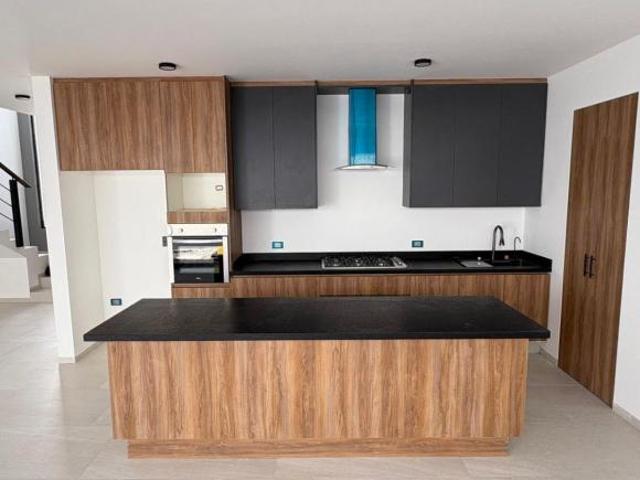 CASA EN VENTA EN CAÑADAS DEL LAGO 4 HABITACIONES CON BAÑO Y VESTIDOR