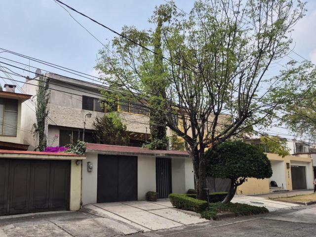 Casa en venta en Cd. Sat?lite Circuito Economistas, Naucalpan