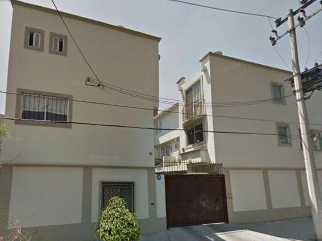 Casa en venta en CDMX, Benito Juarez, Col. Portales Norte, Sobre Calle Tripoli, ¡Gran Oferta!