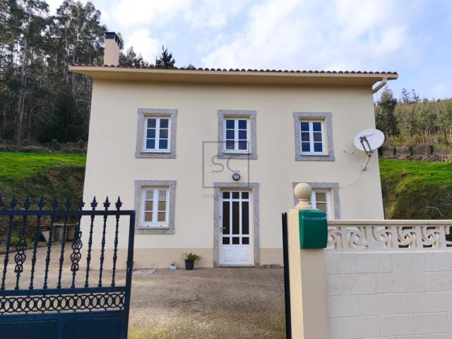 Casa en venta en Cedeira. Casa con garaje, patio y finca en Cedeira. Casas.
