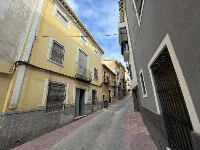 Casa en venta en Cehegín. En venta Casa Señorial en Pleno Casco Histórico: Perfecta para Turismo o Disfrute Personal. Casas.