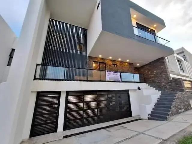 Casa en venta en Celaya Amplia de 4 recámaras con jardín ?