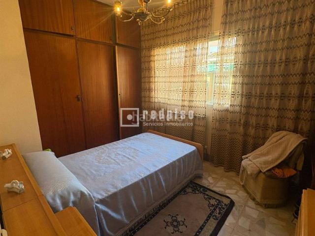 Casa en venta en Cenicientos. VIVIENDA DE 3 PLANTAS CON 5 HABITACIONES Y 3 BAÑOS. Casas.