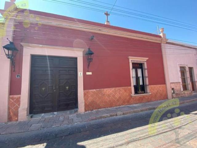 CASA EN VENTA EN CENTRO HISTORICO DE QUERETARO PARA INVERSIÓN