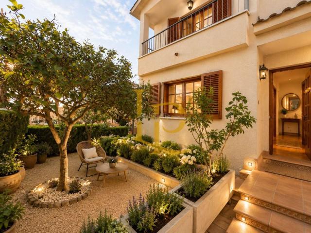 Casa en venta en Cerdanyola del Vallès, Canaletes Turonet. MAGNÍFICA VIVIENDA EN VENTA EN CERDANYOLA DEL VALLÉS. Casas Cerdanyola del.