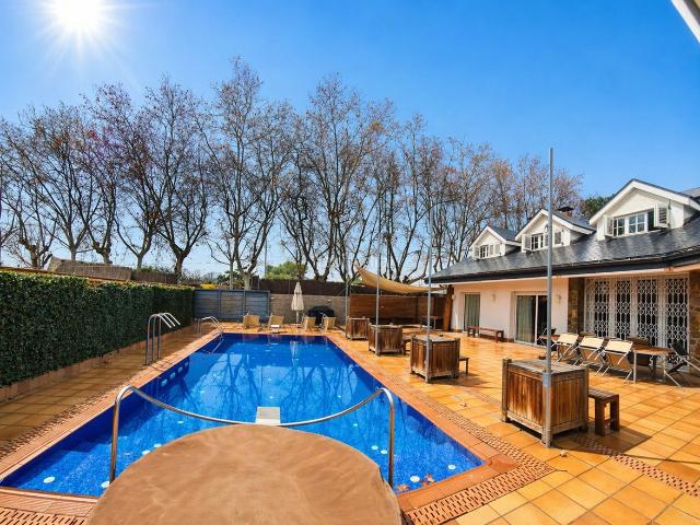 Casa en venta en Cerdanyola del Vallès, Centre Cordelles. VENTA DE NUDA PROPIEDAD. Casas Cerdanyola del.